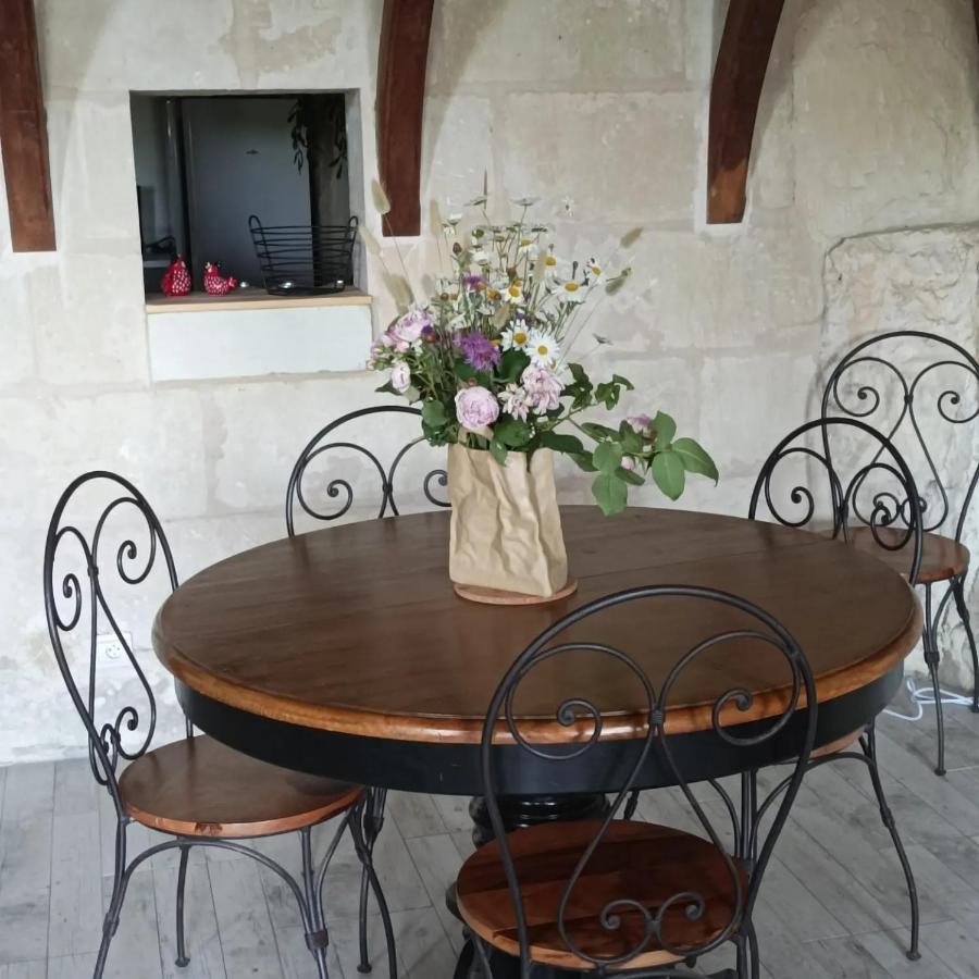 Gite Des Perreyeurs - Maison Troglodyte Avec Vue Sur Loire Montsoreau Eksteriør billede