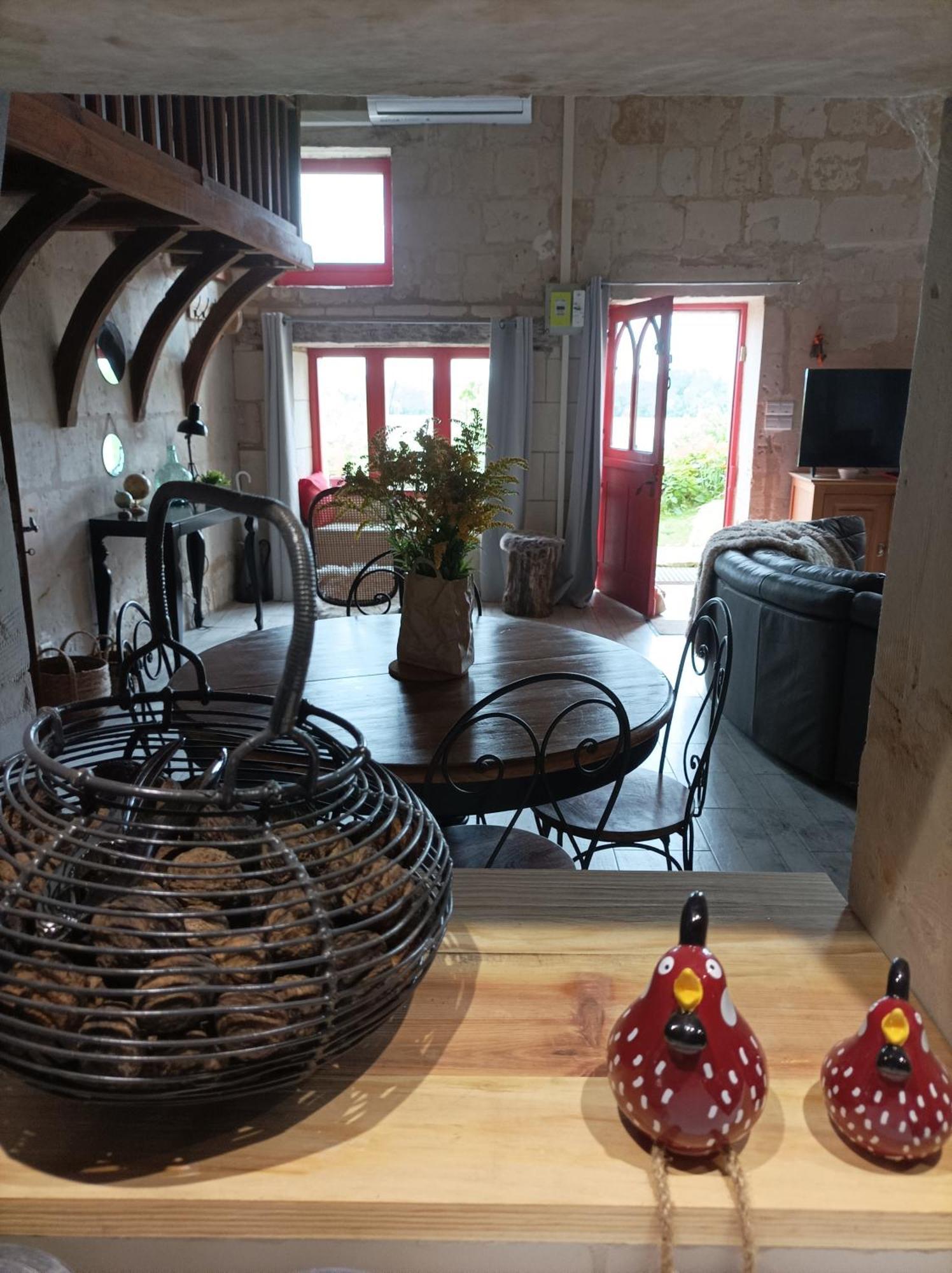 Gite Des Perreyeurs - Maison Troglodyte Avec Vue Sur Loire Montsoreau Eksteriør billede