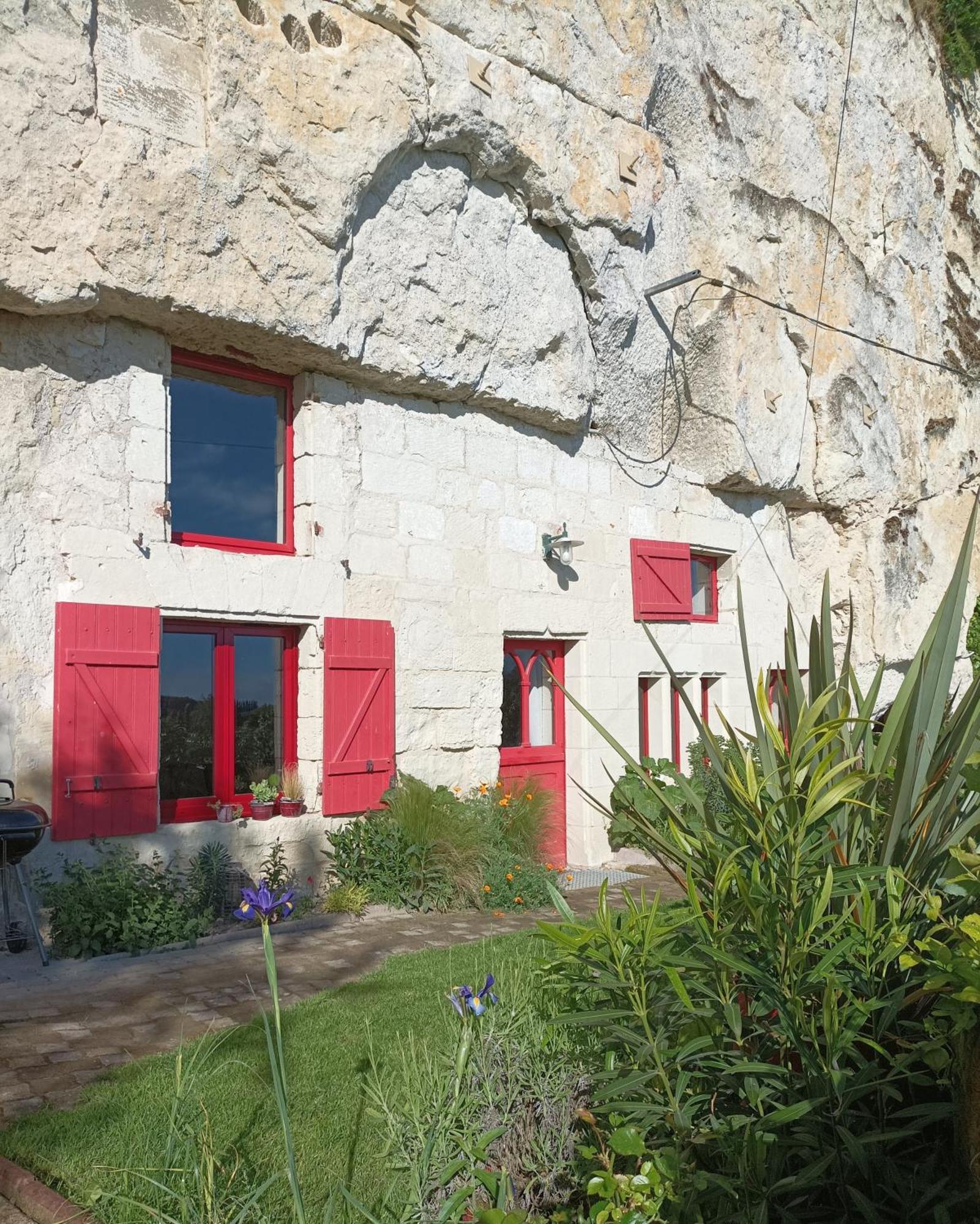 Gite Des Perreyeurs - Maison Troglodyte Avec Vue Sur Loire Montsoreau Eksteriør billede