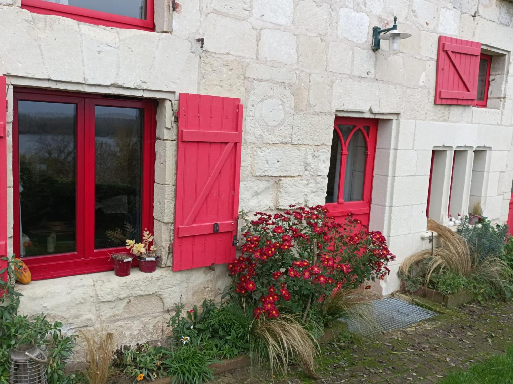 Gite Des Perreyeurs - Maison Troglodyte Avec Vue Sur Loire Montsoreau Værelse billede
