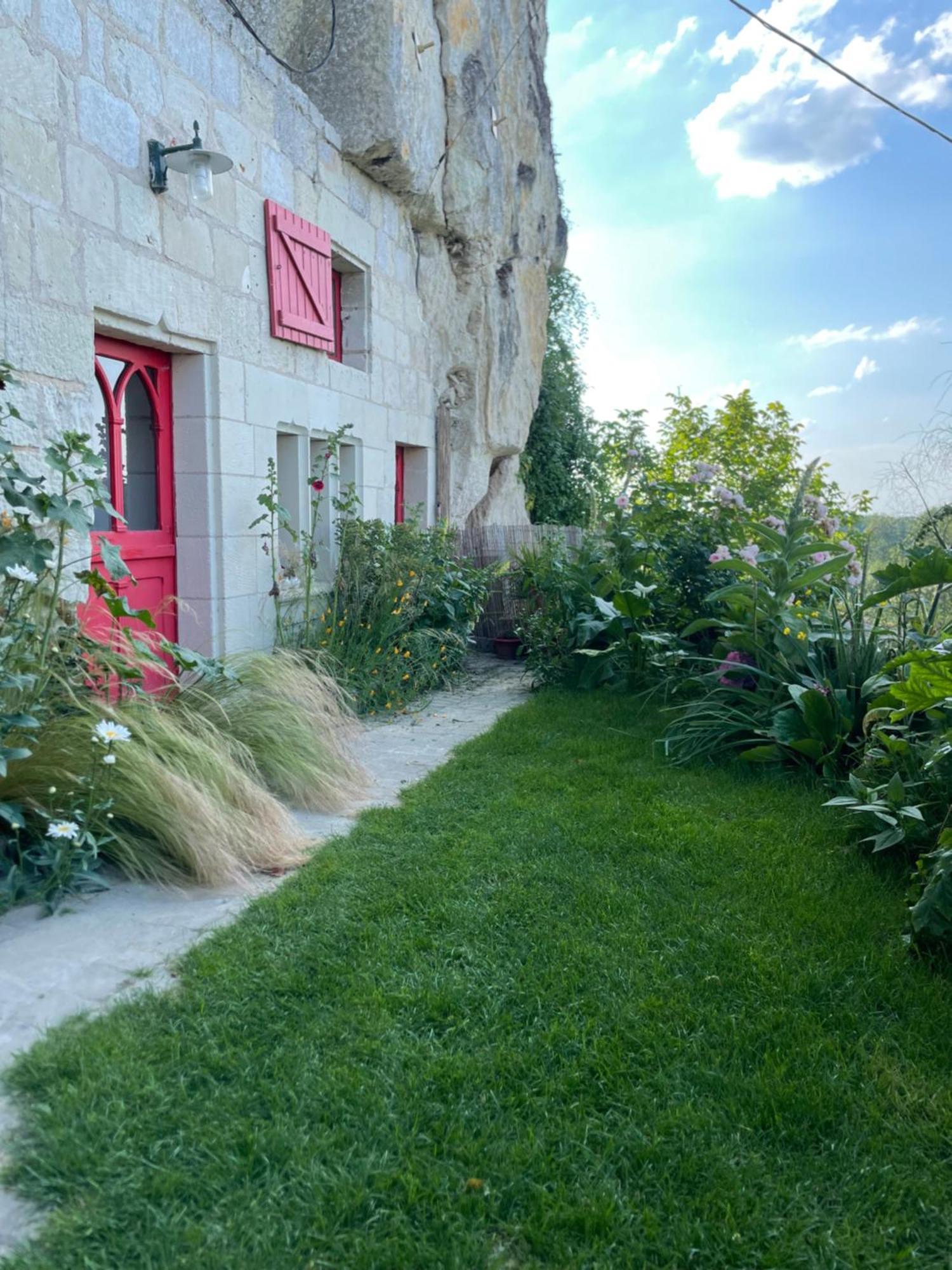 Gite Des Perreyeurs - Maison Troglodyte Avec Vue Sur Loire Montsoreau Eksteriør billede