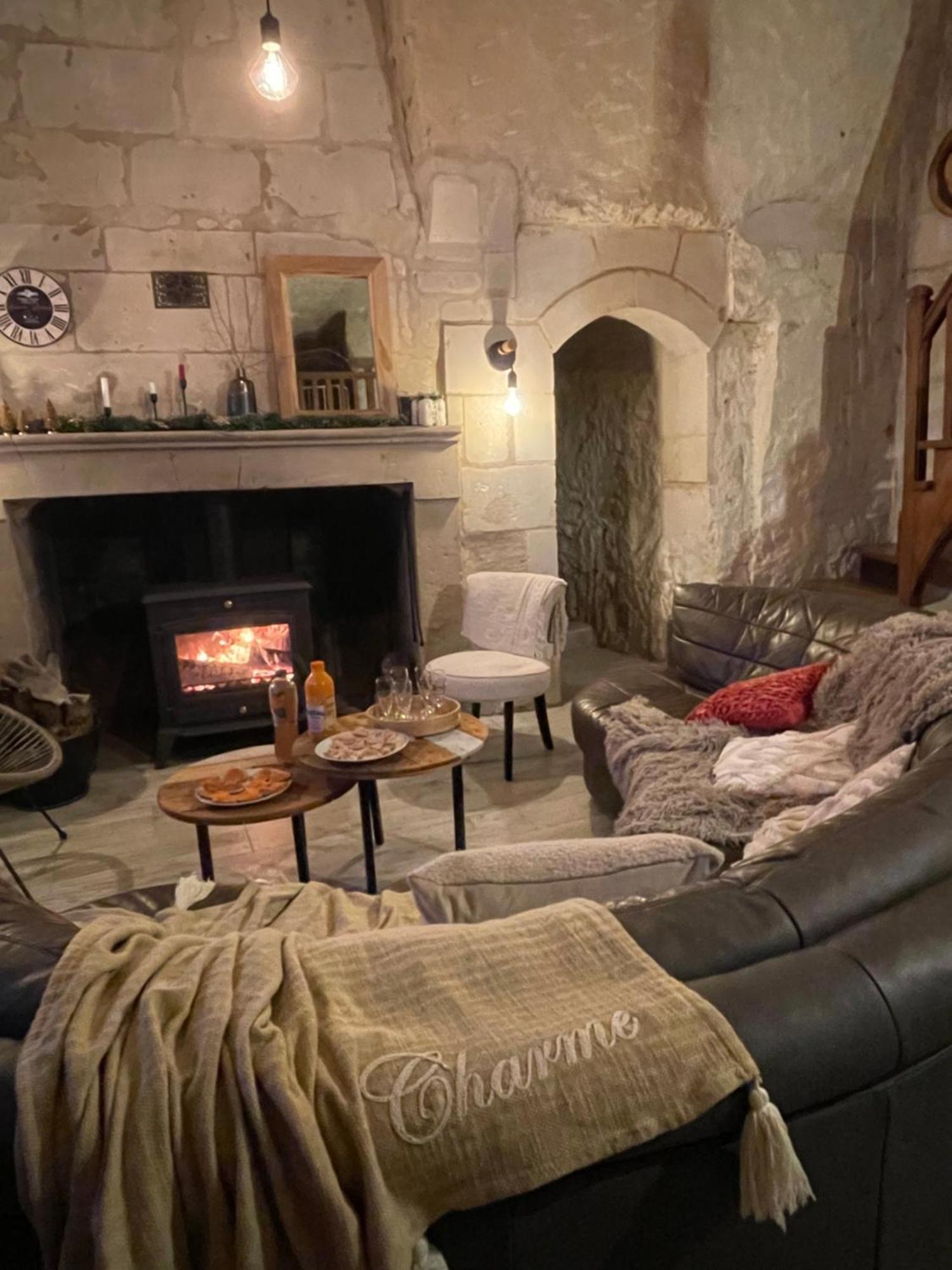 Gite Des Perreyeurs - Maison Troglodyte Avec Vue Sur Loire Montsoreau Eksteriør billede